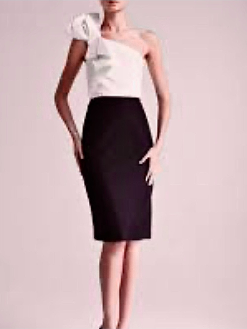 Carolina Herrera Iconic One-Shoulder dress.US Size 10.